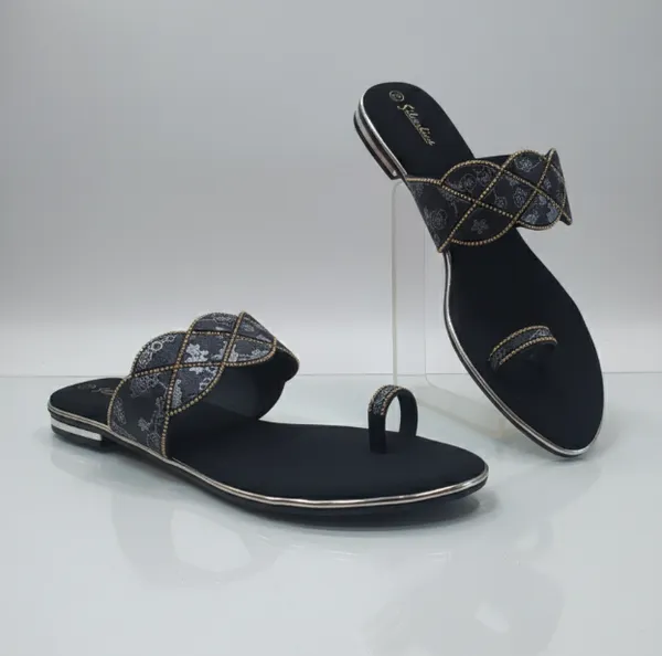 Black_Polyurethane_Premium_Toe-Ring_Sandals_For_Women