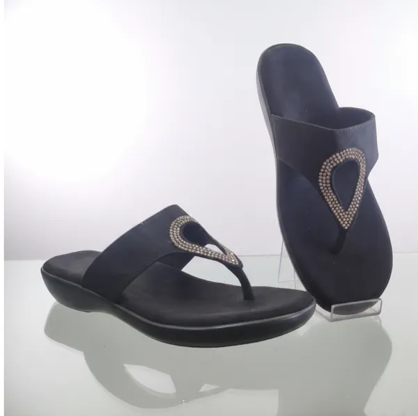 Black_Polyurethane_Premium_Flip-Flops_For_Women