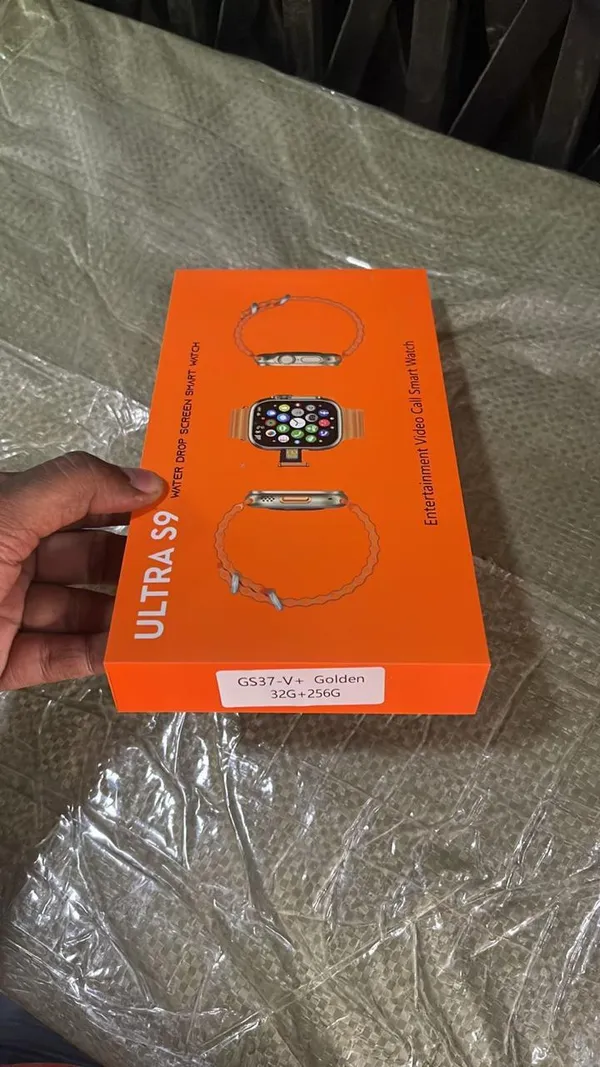 Ultra_S9_Smartwatch_With_Multiple_Straps_Golden_32Gb_+_256Gb