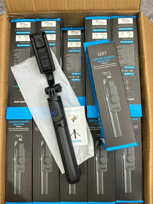Q07_Bluetooth_Integrated_Selfie_Stick_With_Tripod_Stand