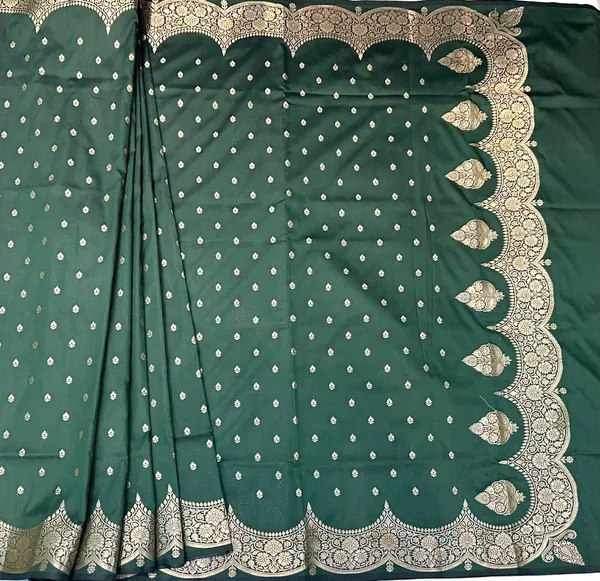 Dark_Green_Silk_Saree_With_With_Scalloped_Border_And_Zari_Work_For_Women