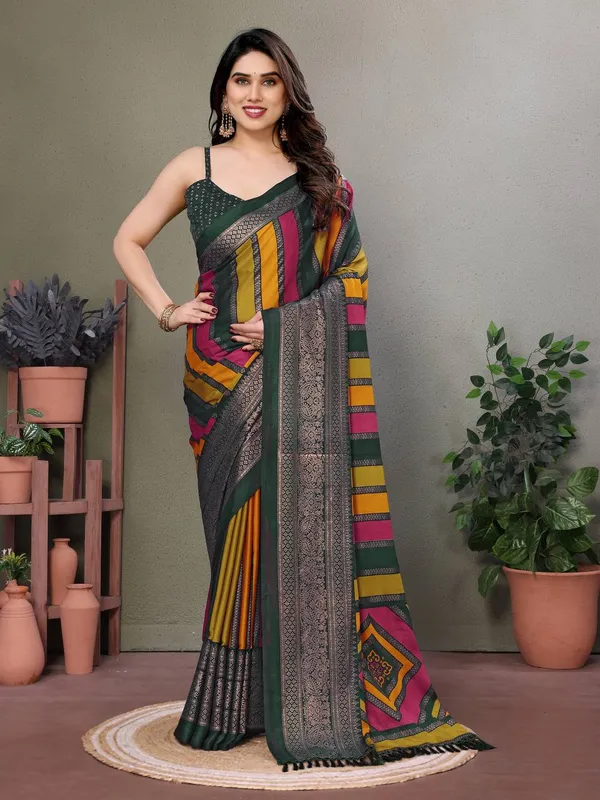 Multicolor_Geometric_Printed_Saree_With_Contrast_Border_And_Pallu