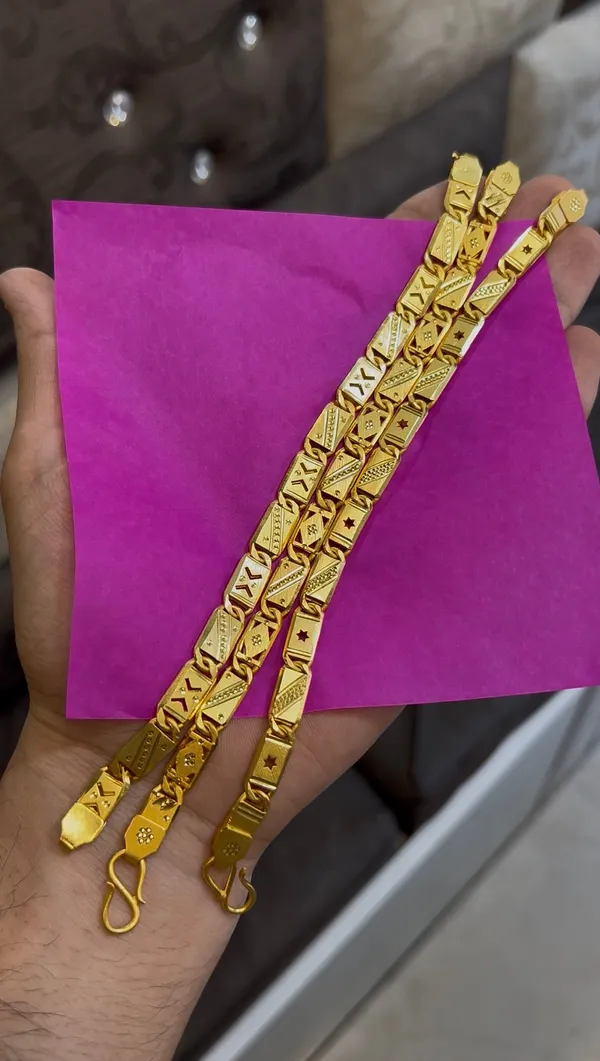Golden_Alloy_And_Gold_Plated_Premium_Bracelet_For_Men
