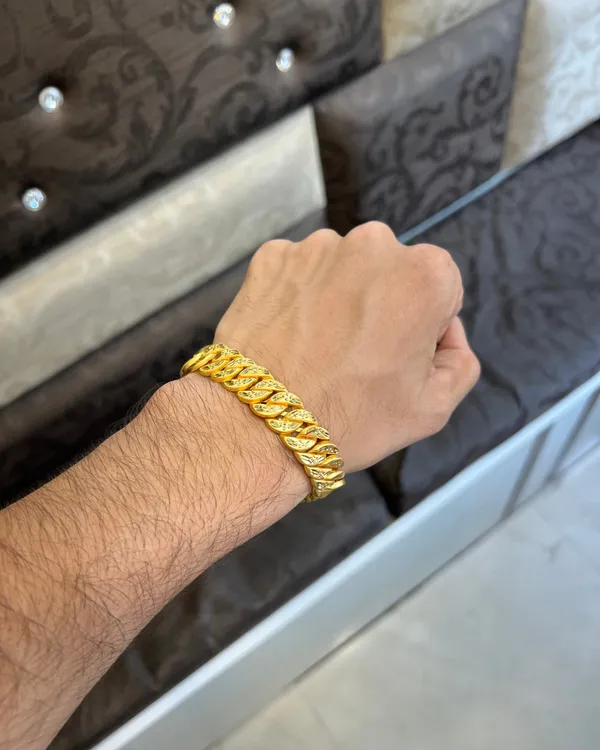 Golden_Alloy_And_Gold_Plated_Premium_Bracelet_For_Men