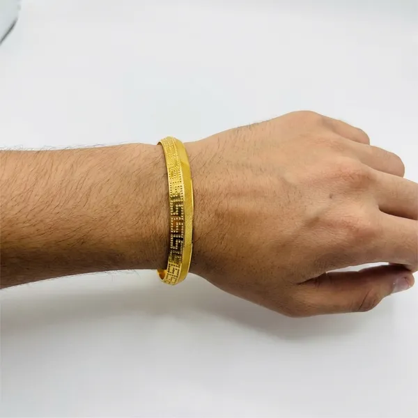 Golden_Alloy_And_Gold_Plated_Premium_Kada_For_Men