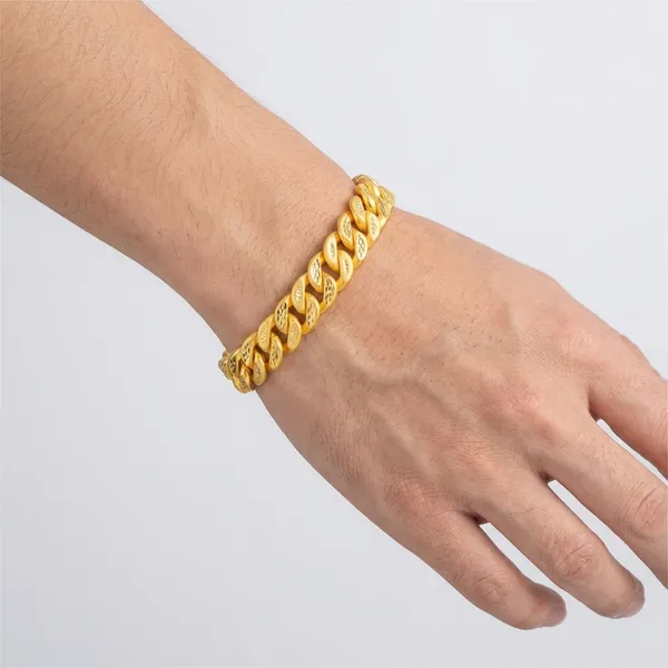 Golden_Alloy_And_Gold_Plated_Premium_Bracelet_For_Men