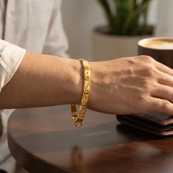 Golden_Alloy_And_Gold_Plated_Premium_Bracelet_For_Men