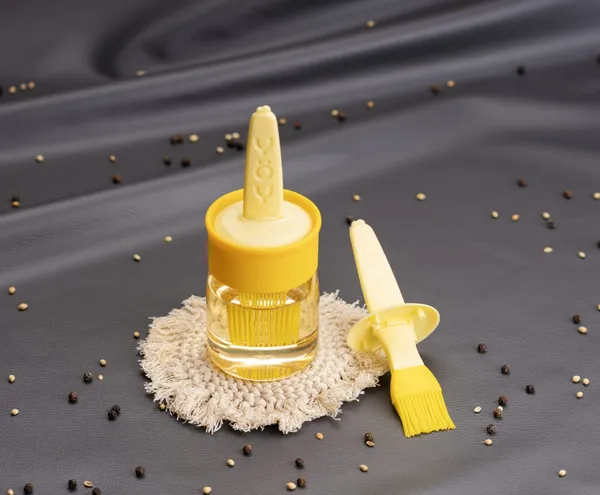 Silicone_Oil_Brush_Dispenser,_Yellow,_BPA_Free_Food_Grade,_Leakproof,_for_Cooking,_BBQ,_Baking_&_Grilling