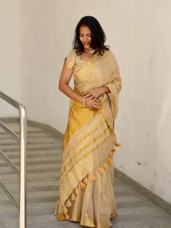 Off_White_Tissue_Silk_Kasavu_Zari_Border_Tassel_Pallu_Saree_For_Women