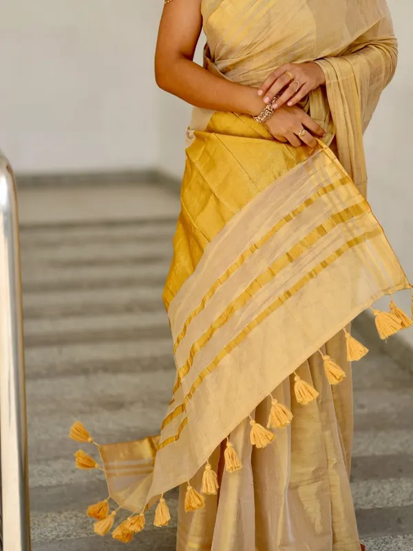 Off_White_Tissue_Silk_Kasavu_Zari_Border_Tassel_Pallu_Saree_For_Women