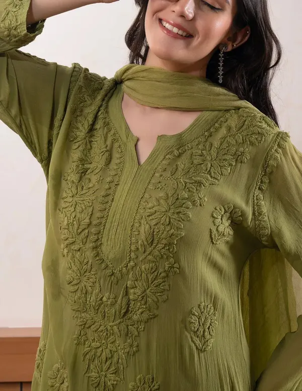Exclusive_Designer_Star_Georgette_Embroidered_Suit_Set_with_Dupatta
