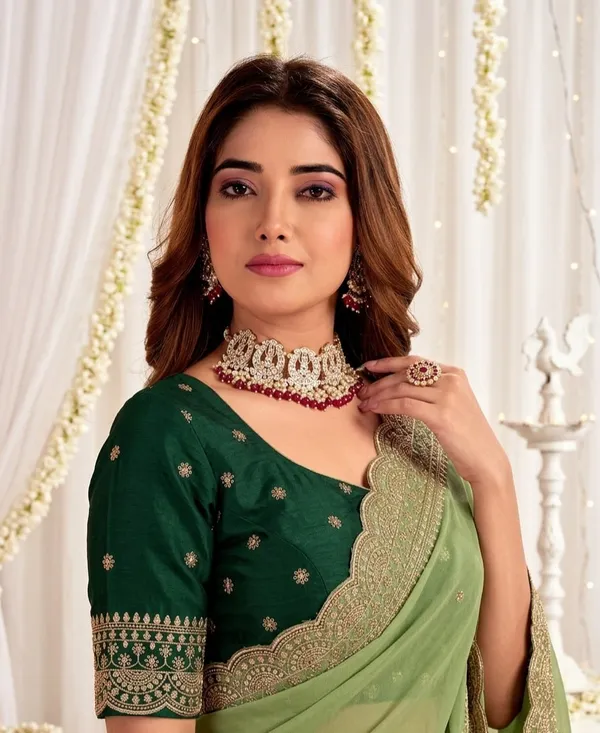 Green_Georgette_Embroidered_Buti_Saree_For_Women