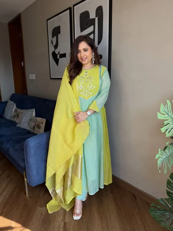 Pure_Mul_Chanderi_Suit_Set_with_Banarasi_Lagadi_Dupatta_&_Handwork