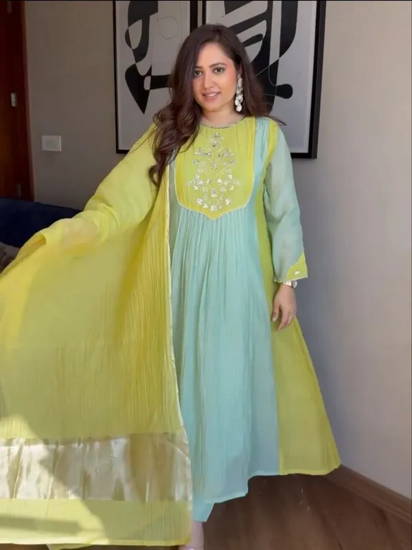 Pure_Mul_Chanderi_Suit_Set_with_Banarasi_Lagadi_Dupatta_&_Handwork