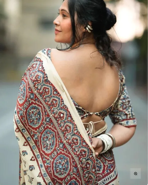 Ivory_Modal_Silk_Ajrakh_Printed_Saree_with_Floral_Motifs,_Heritage_Border_&_Tassel_Detailing_