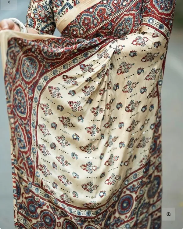 Ivory_Modal_Silk_Ajrakh_Printed_Saree_with_Floral_Motifs,_Heritage_Border_&_Tassel_Detailing_