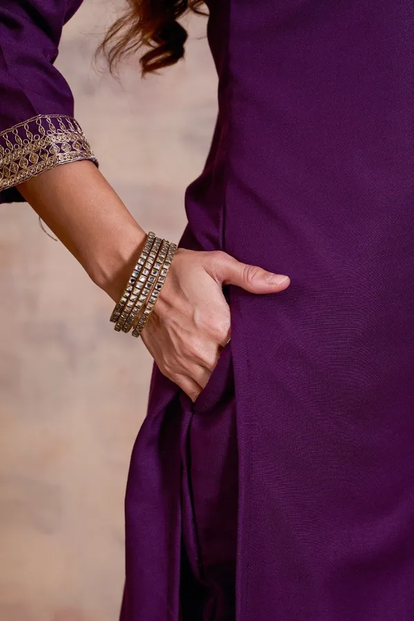 Women_Ethnic_Embroidered_Thread_Work_Kurta_with_Trousers_&_Dupatta