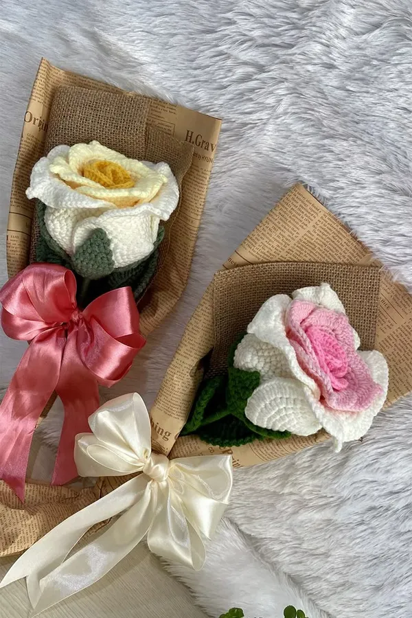 Handcrafted_Crochet_white_Rose_Flower_Bouquet_Set