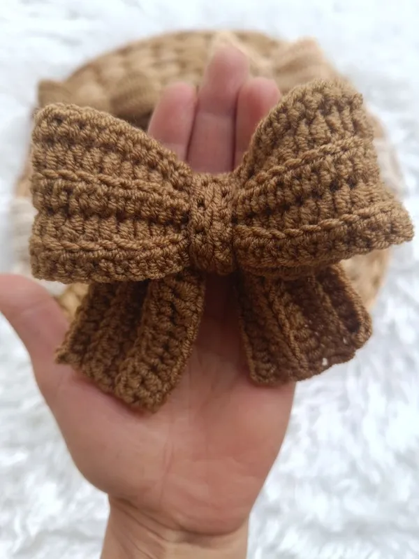 Handcrafted_Knitted_Bow_Beanie_for_Babies_and_Kids_-_Warm_Winter_Cap_with_Adorable_Bow_Design