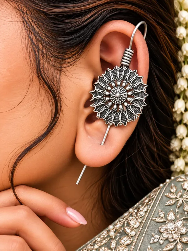 BEAUTIFUL_LIGHT_WEIGHT_SILVERLOOKLIKE_LIGHT_WEIGHT_EARCUFF