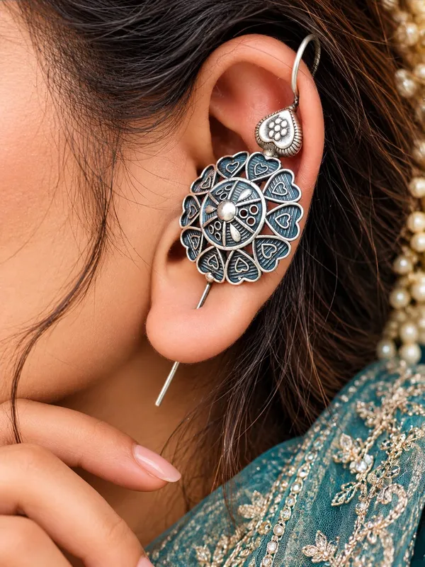 Navrati_Special-BEAUTIFUL_LIGHT_WEIGHT_SILVERLOOKLIKE_LIGHT_WEIGHT_EARCUFF