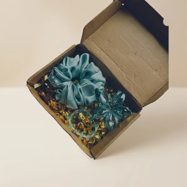 Handmade_Fabric_Hair_Scrunchie_&_Flower_Brooch_Gift_Set_-_Turquoise_Blue