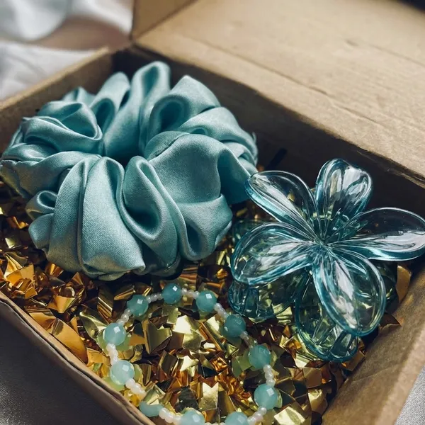 Handmade_Fabric_Hair_Scrunchie_&_Flower_Brooch_Gift_Set_-_Turquoise_Blue