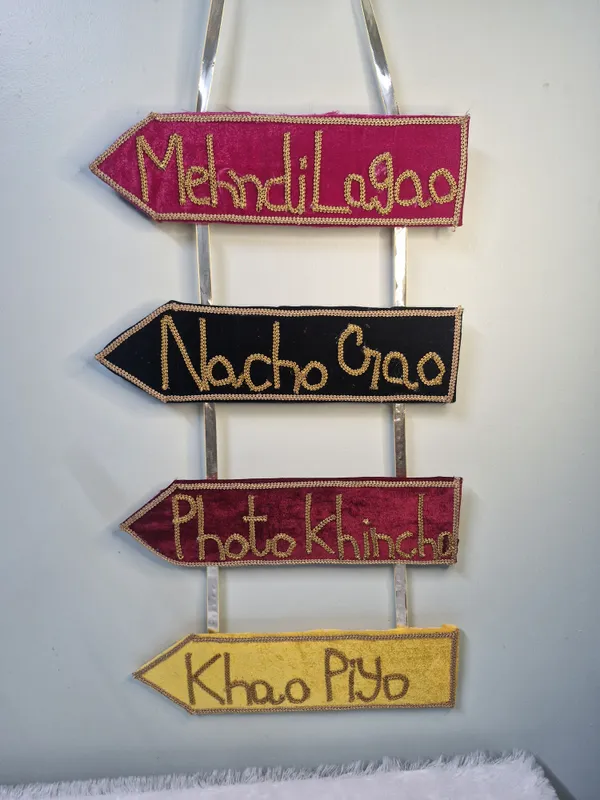 Set_Of_1_Decorative_Party_Direction_Signs_-_Mehndi_Lagao,_Nacho_Gaao,_Photo_Khicho,_Khao_Piyo