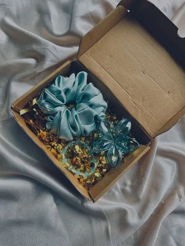 Handmade_Fabric_Hair_Scrunchie_&_Flower_Brooch_Gift_Set_-_Turquoise_Blue