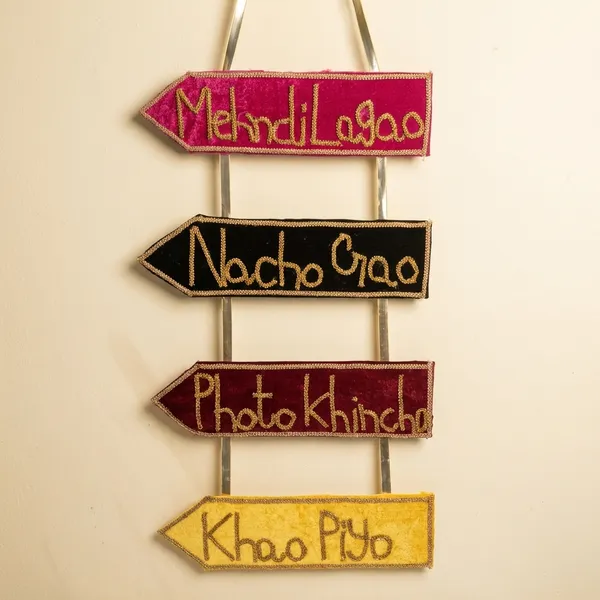 Set_Of_1_Decorative_Party_Direction_Signs_-_Mehndi_Lagao,_Nacho_Gaao,_Photo_Khicho,_Khao_Piyo