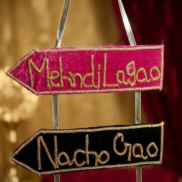 Set_Of_1_Decorative_Party_Direction_Signs_-_Mehndi_Lagao,_Nacho_Gaao,_Photo_Khicho,_Khao_Piyo