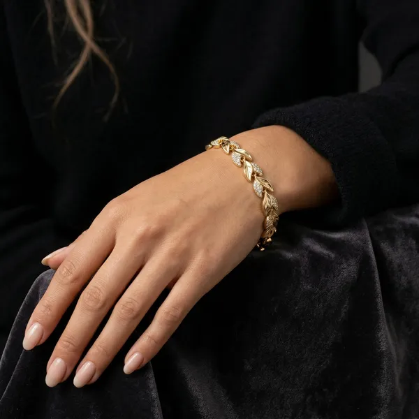 Gold_Anti_Tarnish_Bracelet_Fits_Up_To_size_2.6