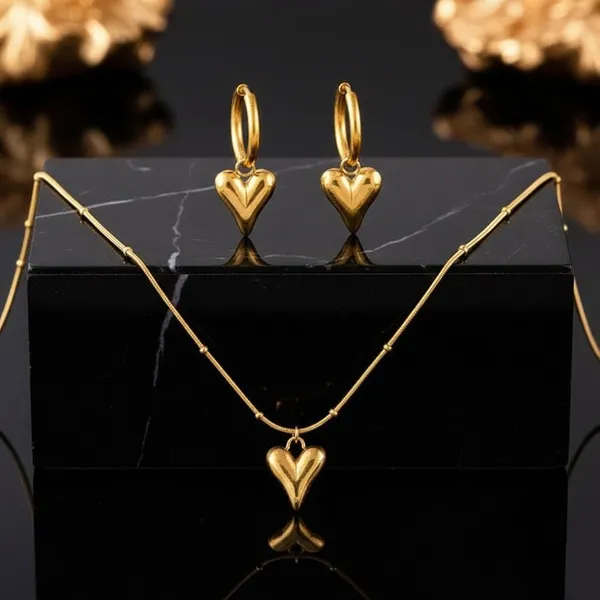 Heart-Themed_Pendant_Set_With_Dangle_Earrings