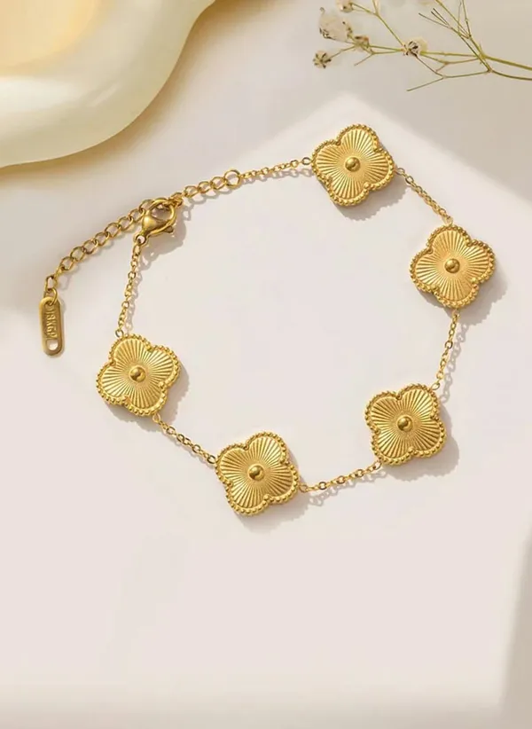 Clover_Gold_Color_Adjustable_Bracelet_-_Golden