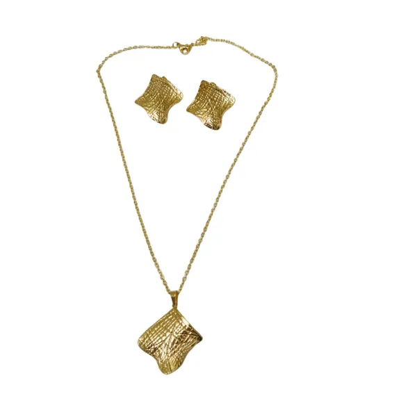Gold_Textured_Engraved__Necklace_With_Pendant_And_Earrings_Diamond_Shape_Design