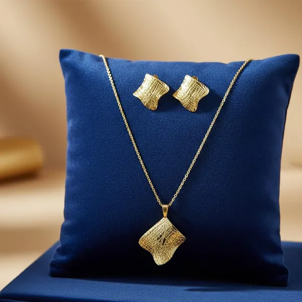 Gold_Textured_Engraved__Necklace_With_Pendant_And_Earrings_Diamond_Shape_Design