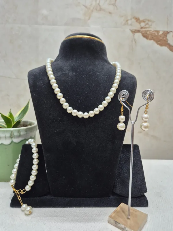 5_Piece_White_Pearl_Set_-_Necklace_Earrings_Bracelet.