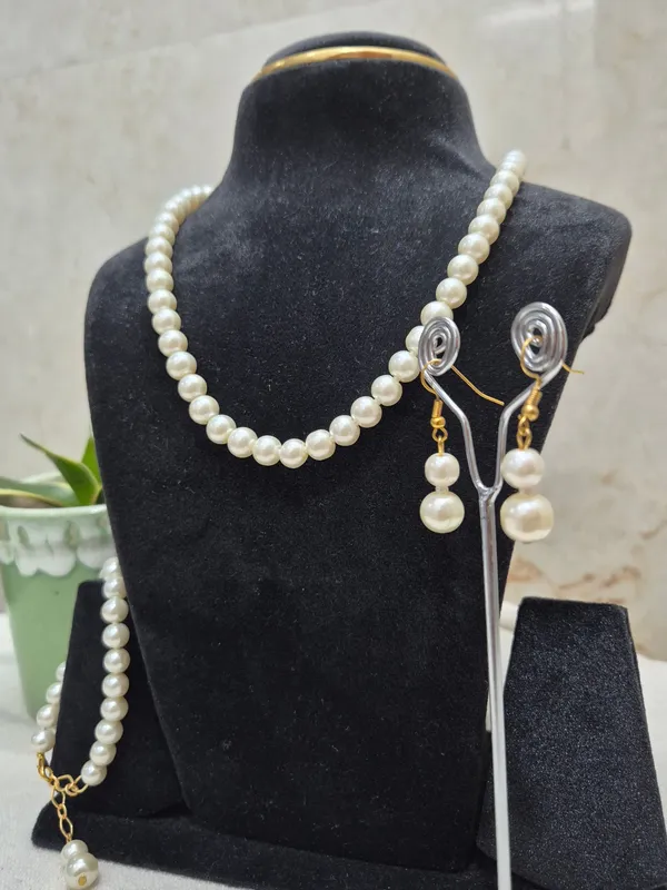 5_Piece_White_Pearl_Set_-_Necklace_Earrings_Bracelet.