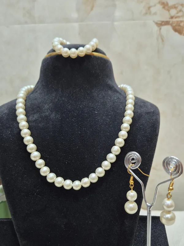 5_Piece_White_Pearl_Set_-_Necklace_Earrings_Bracelet.