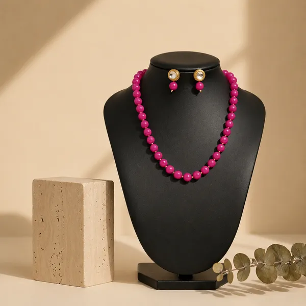 Bright_Pink_Pearl_With_Golden_Earrings