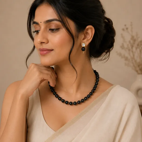 Black_Onyx_Necklace_With_Golden_Earrings