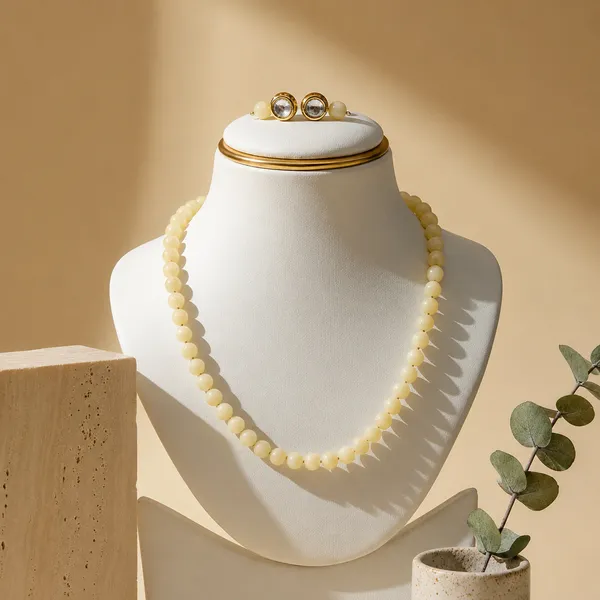 Light_Yellow_Onyx_Necklace_With_Golden_Earings
