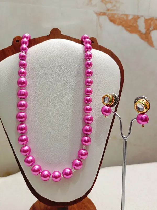 Bright_Pink_Pearl_With_Golden_Earrings