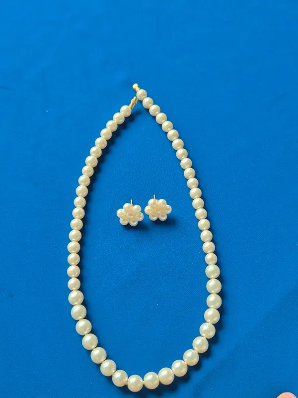 Classic_Pearl_Necklace_And_Earring_Set