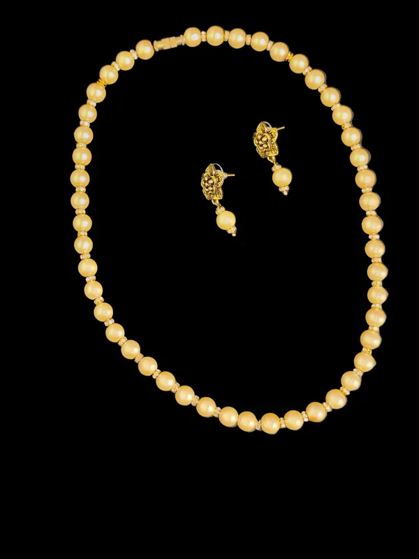 Golden_Shade_Pearl_Necklace_With_Earrings