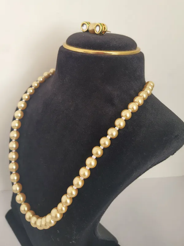 Golden_Shade_Pearl_Necklace_Set_With_Golden_Earrings