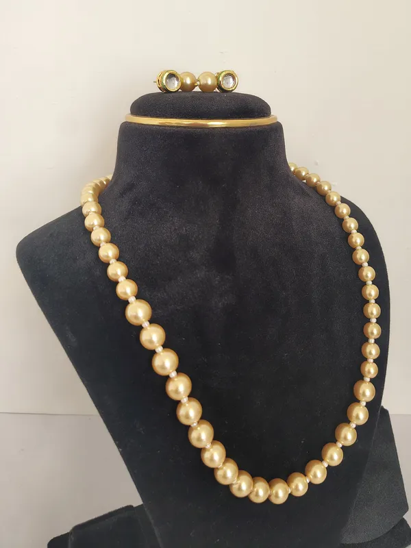 Golden_Shade_Pearl_Necklace_Set_With_Golden_Earrings