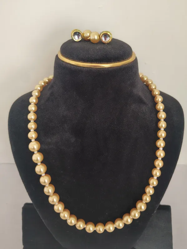 Golden_Shade_Pearl_Necklace_Set_With_Golden_Earrings