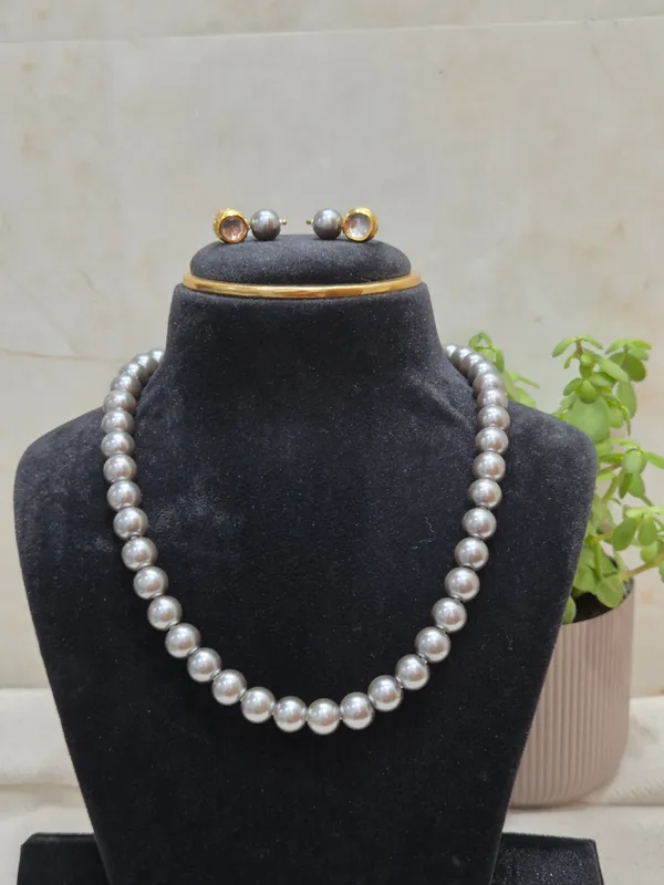 Grey_Shade_Pearl_Necklace_&_Earrings_Set