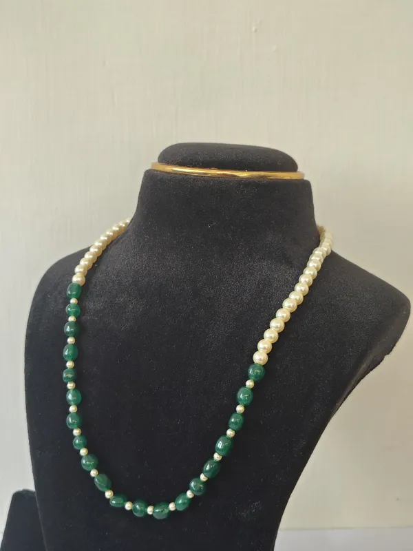 Classic_Pearl_&_Green_Bead_Necklace
